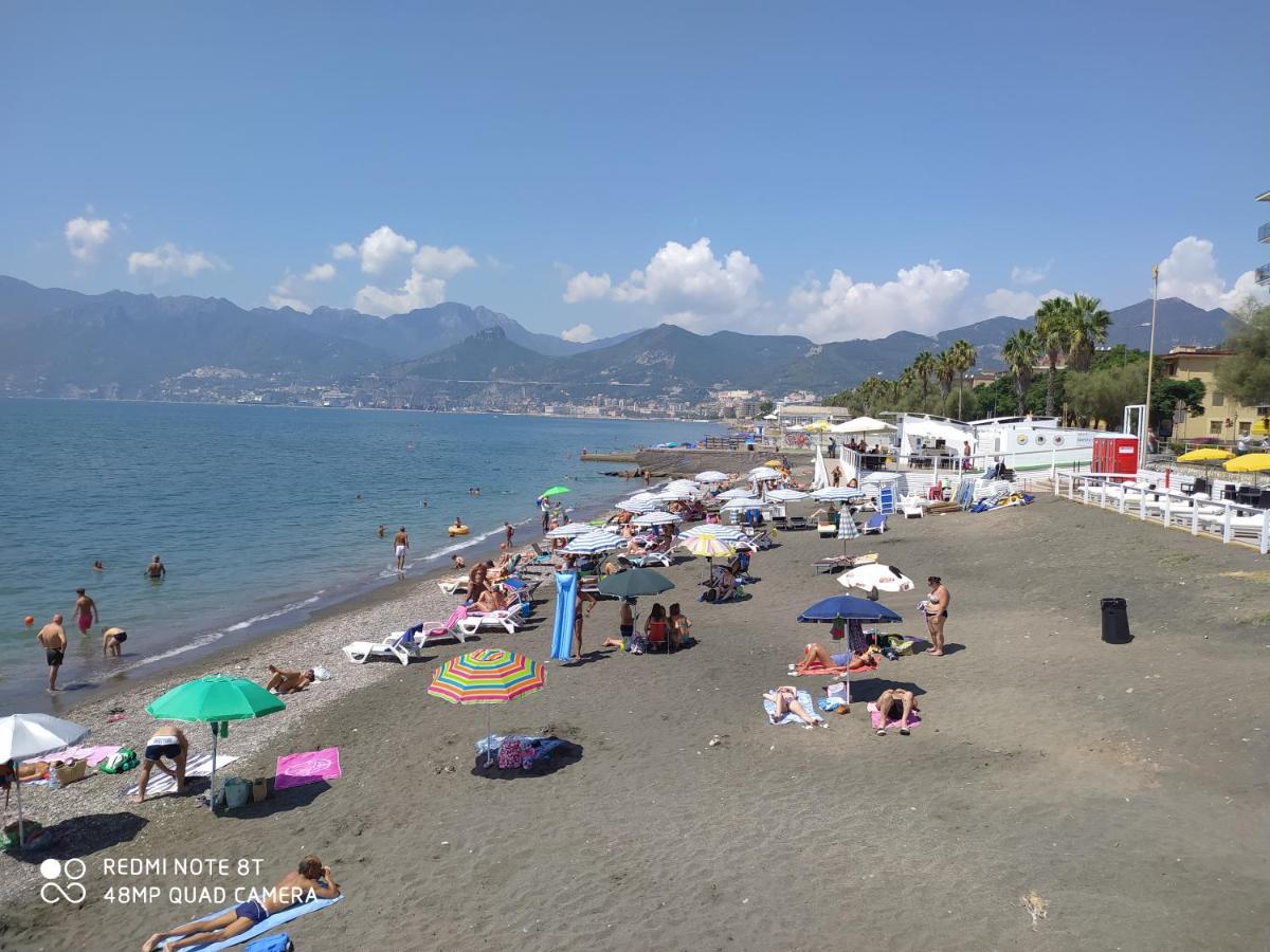 B & B Civico 6 Rooms Salerno Ngoại thất bức ảnh