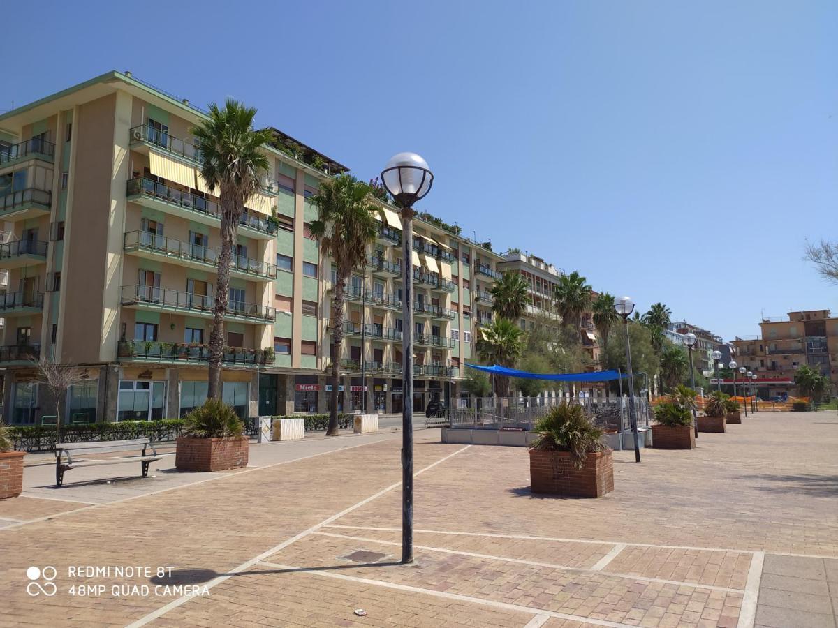 B & B Civico 6 Rooms Salerno Ngoại thất bức ảnh