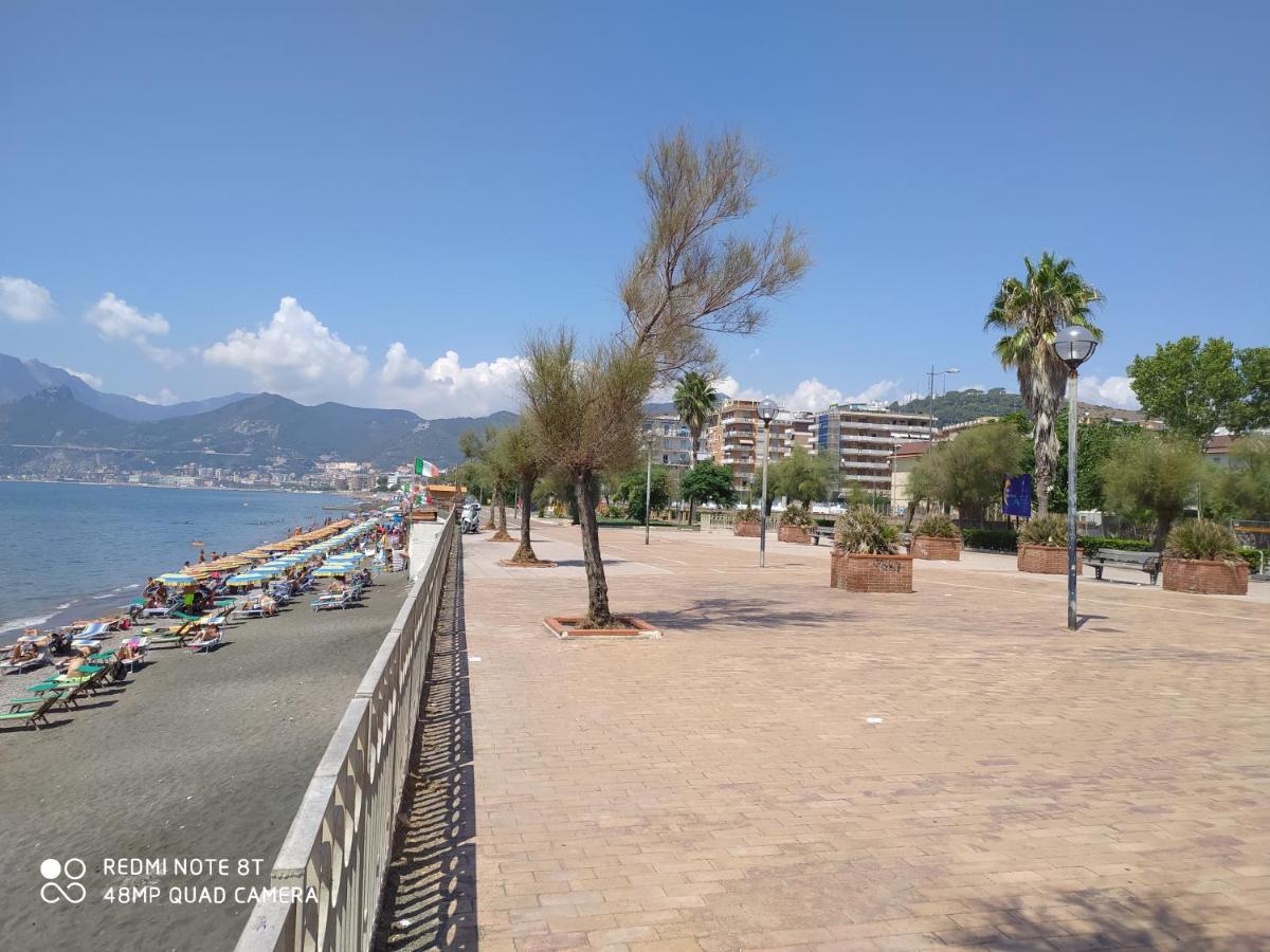 B & B Civico 6 Rooms Salerno Ngoại thất bức ảnh