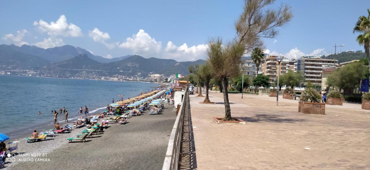 B & B Civico 6 Rooms Salerno Ngoại thất bức ảnh