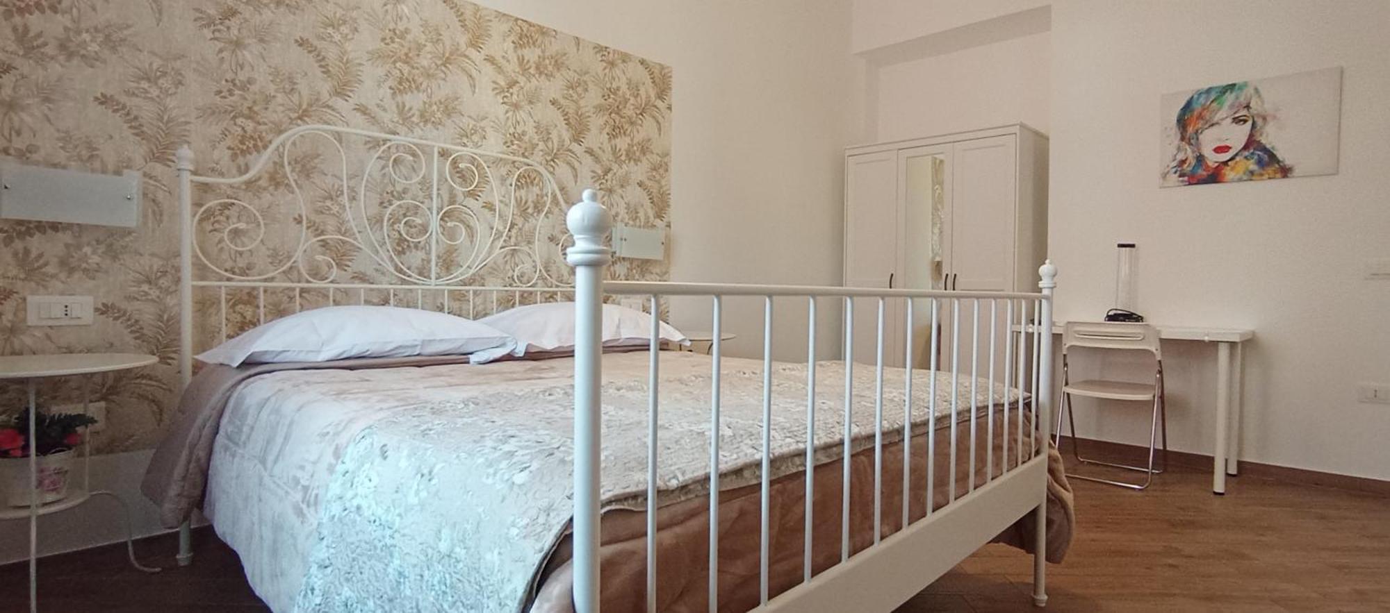 B & B Civico 6 Rooms Salerno Ngoại thất bức ảnh