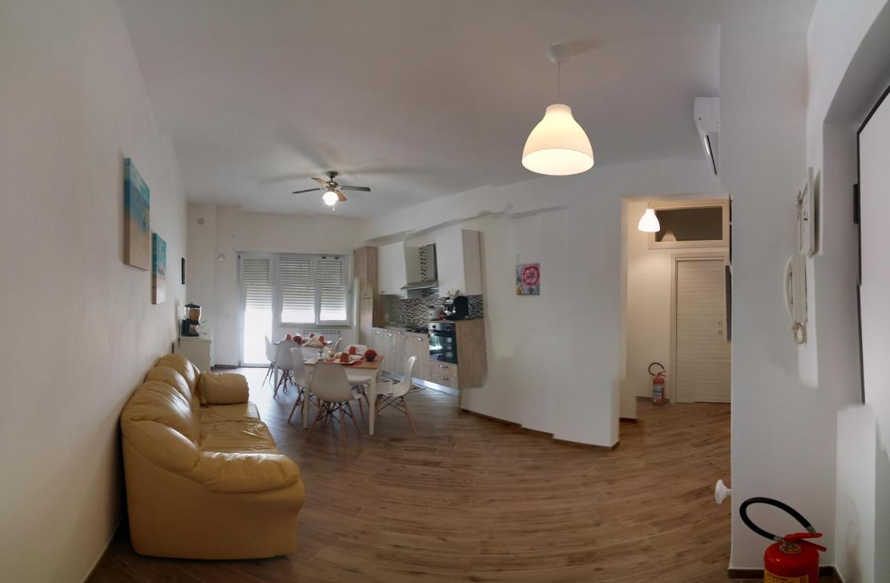 B & B Civico 6 Rooms Salerno Ngoại thất bức ảnh