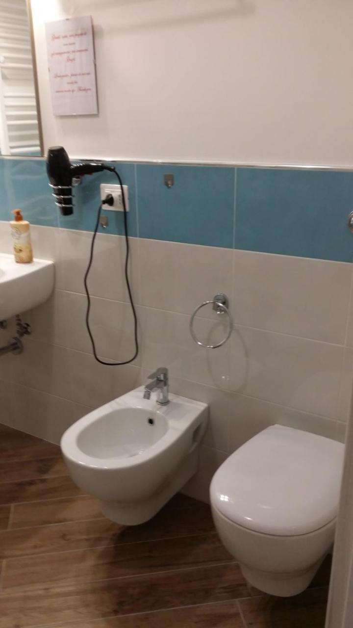 B & B Civico 6 Rooms Salerno Ngoại thất bức ảnh