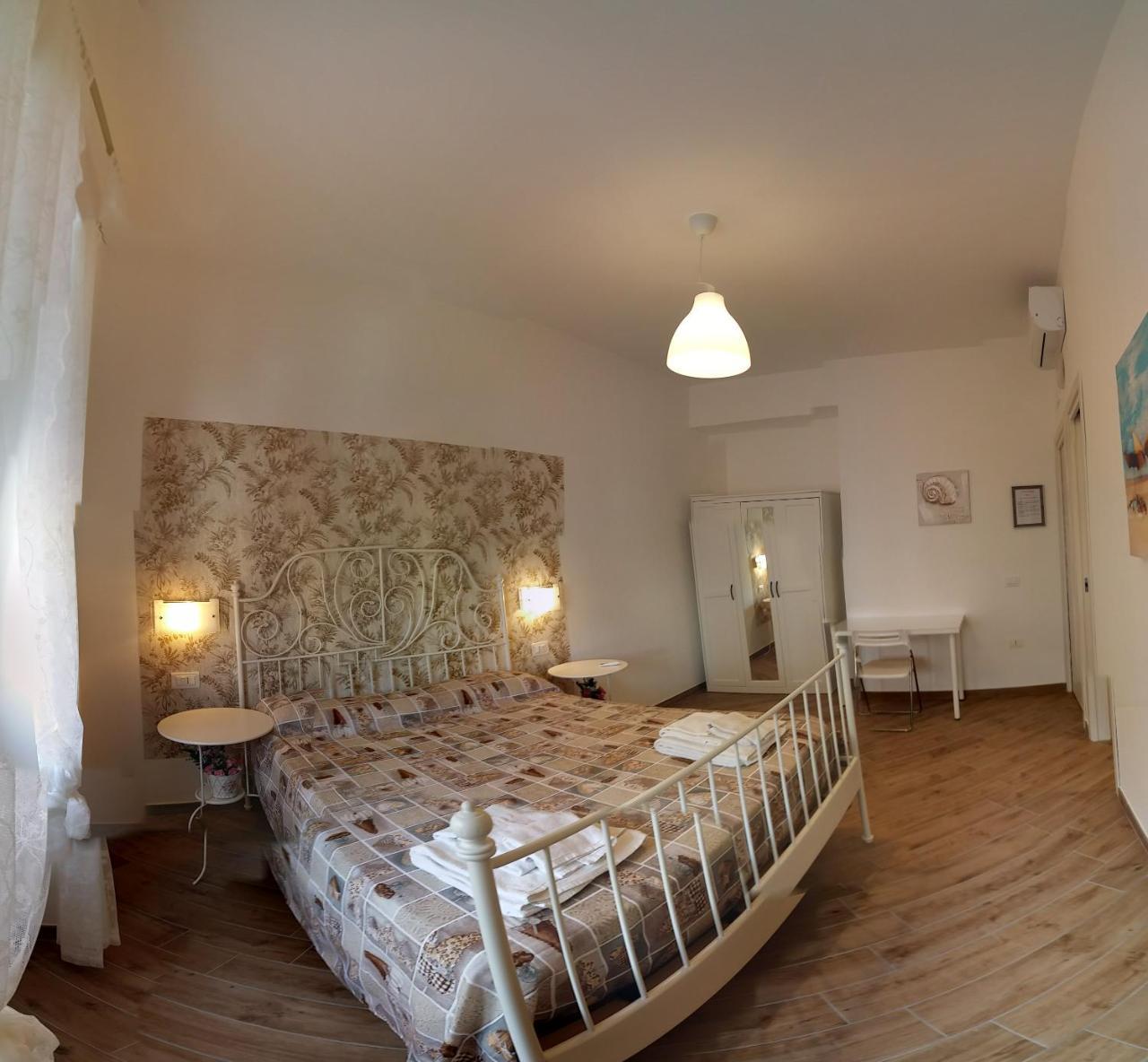 B & B Civico 6 Rooms Salerno Ngoại thất bức ảnh