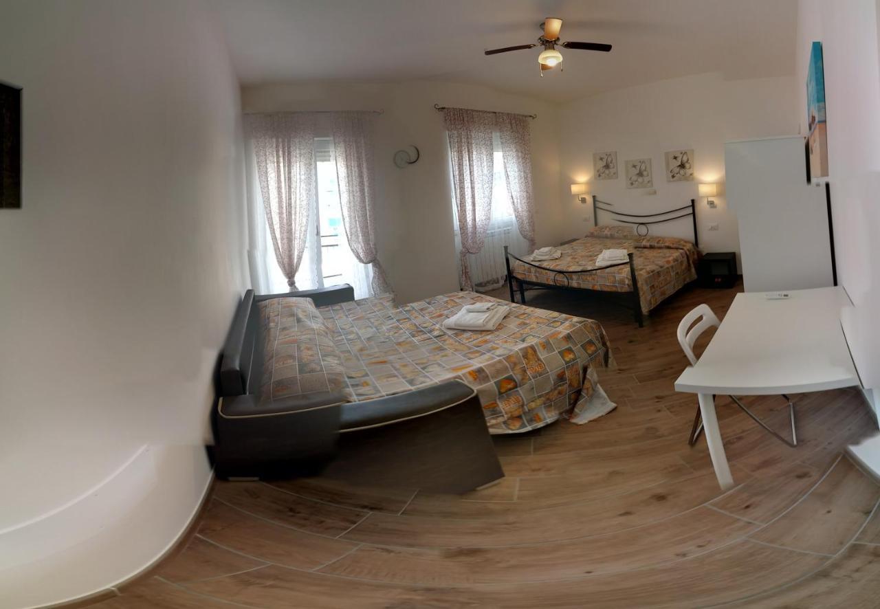 B & B Civico 6 Rooms Salerno Ngoại thất bức ảnh