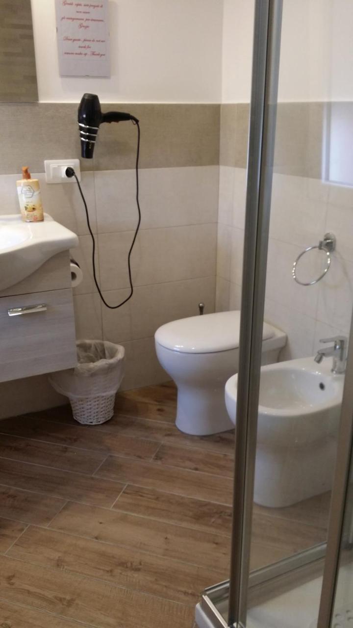 B & B Civico 6 Rooms Salerno Ngoại thất bức ảnh