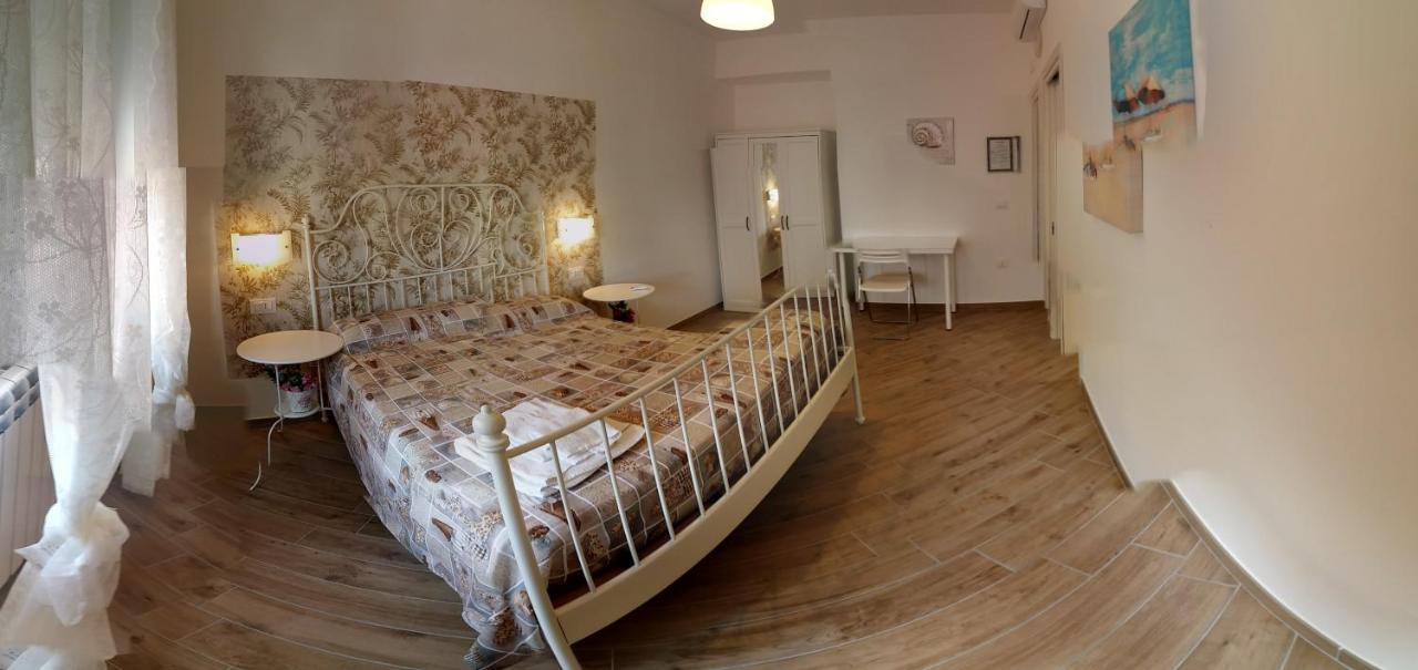 B & B Civico 6 Rooms Salerno Ngoại thất bức ảnh
