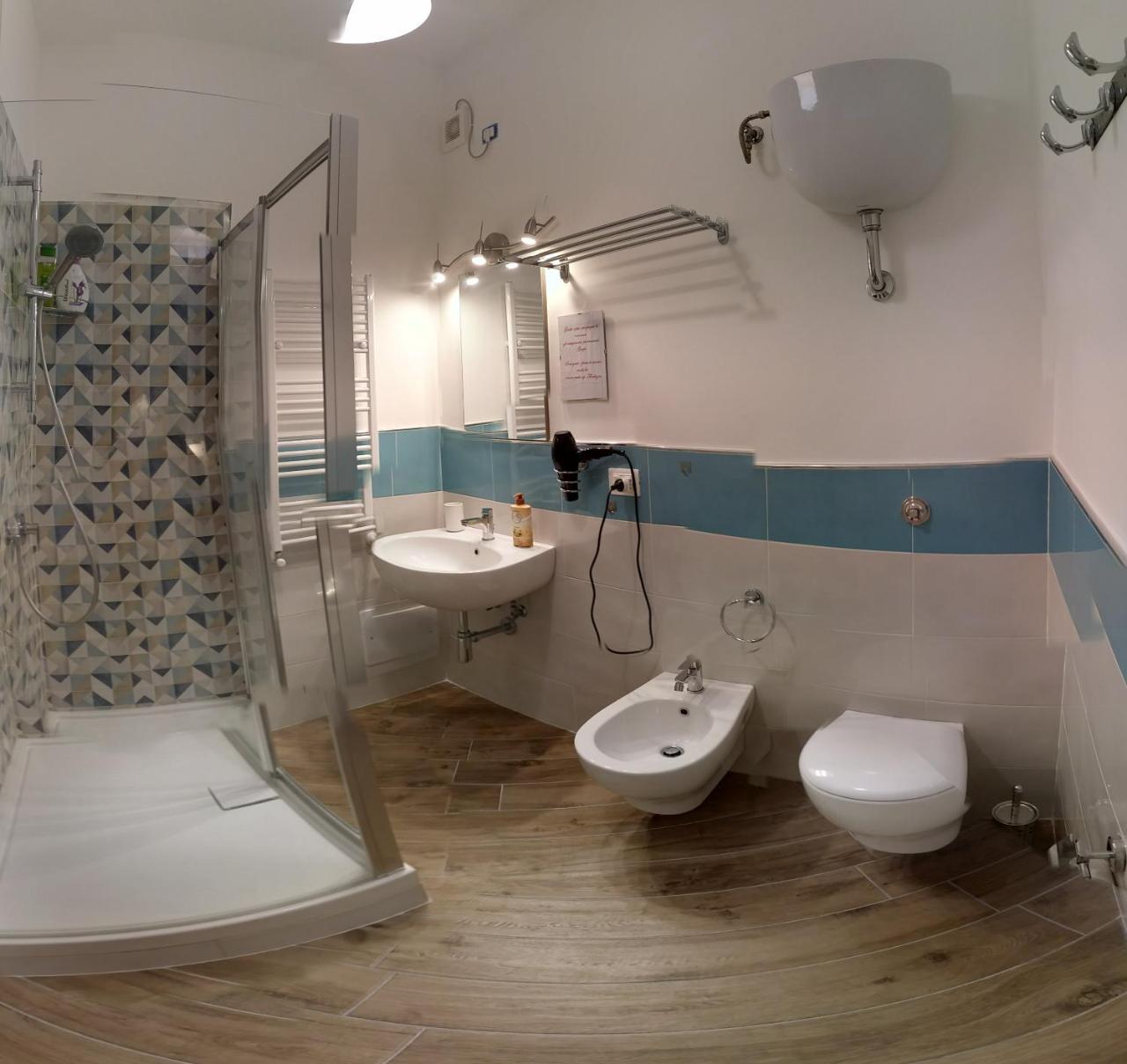 B & B Civico 6 Rooms Salerno Ngoại thất bức ảnh