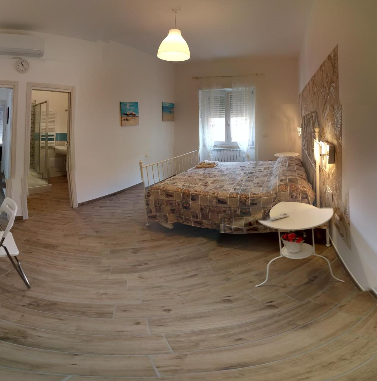 B & B Civico 6 Rooms Salerno Ngoại thất bức ảnh